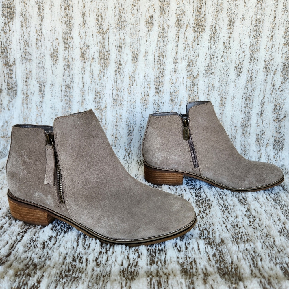 Blondo "Linda" Waterproof Beige Taupe Tan Suede Ankle Bootie | Women's Size 9.5 - Picture 8 of 12